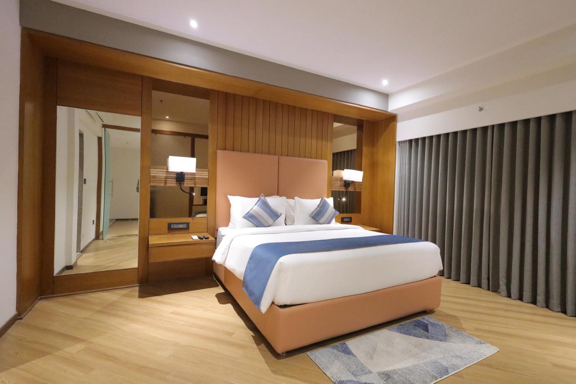 Ramada Encore By Wyndham Viramgam Exterior photo
